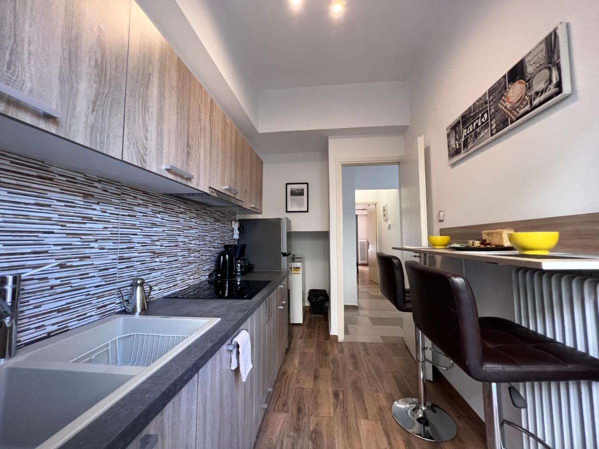 Modern & Cozy 51Sqm Apt In Thisseio Athens Exterior photo