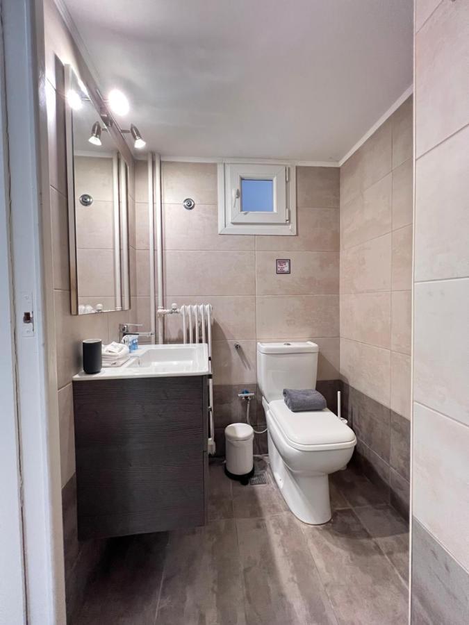 Modern & Cozy 51Sqm Apt In Thisseio Athens Exterior photo